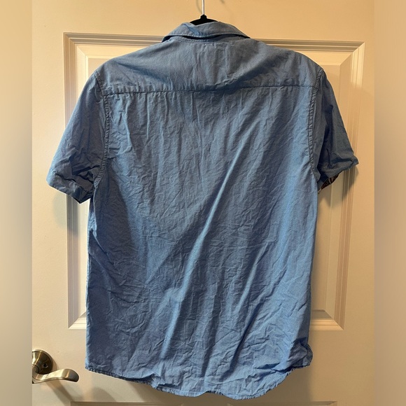 Men's Denim & Flower Blue Button-Up Short Sleeve Size Medium - Picture 2 of 5